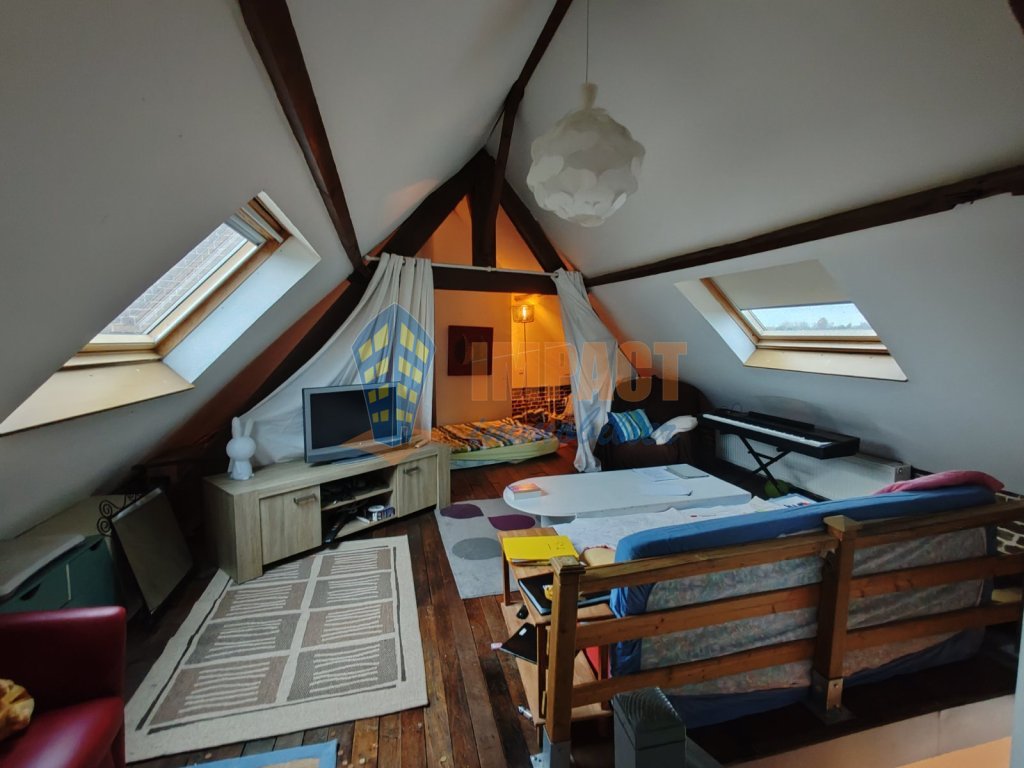 Grande maison familiale 6 chambres, beau jardin plein sud et garage.