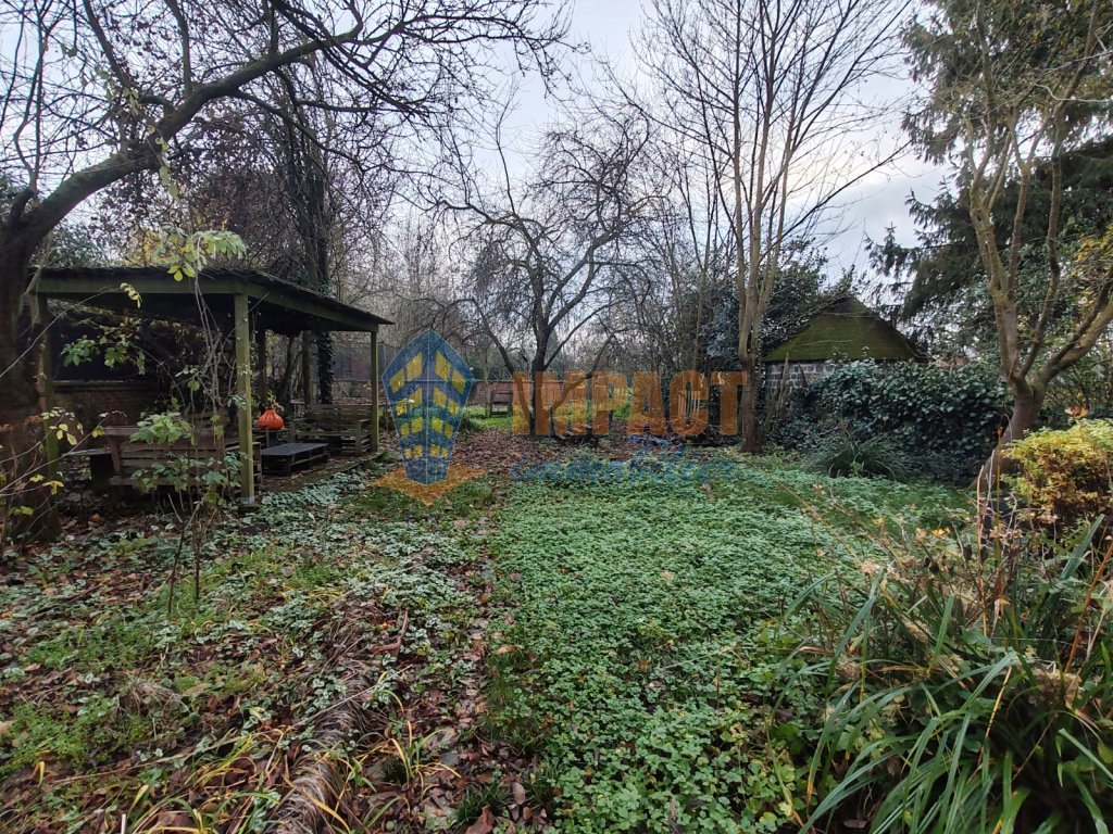 Grande maison familiale 6 chambres, beau jardin plein sud et garage.