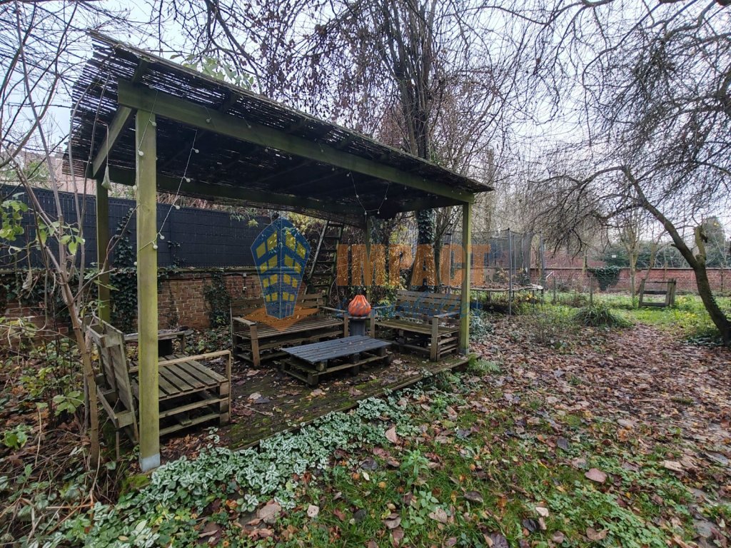 Grande maison familiale 6 chambres, beau jardin plein sud et garage.