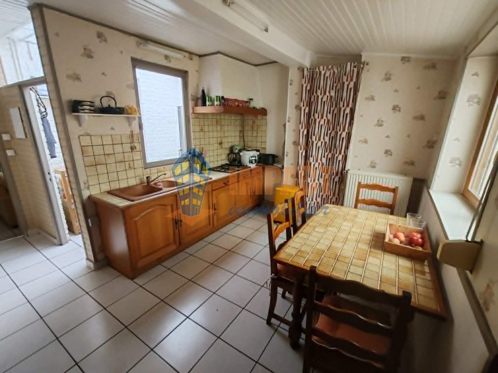 Maison de village, 2 chambres, jardin, parking 2 voitures