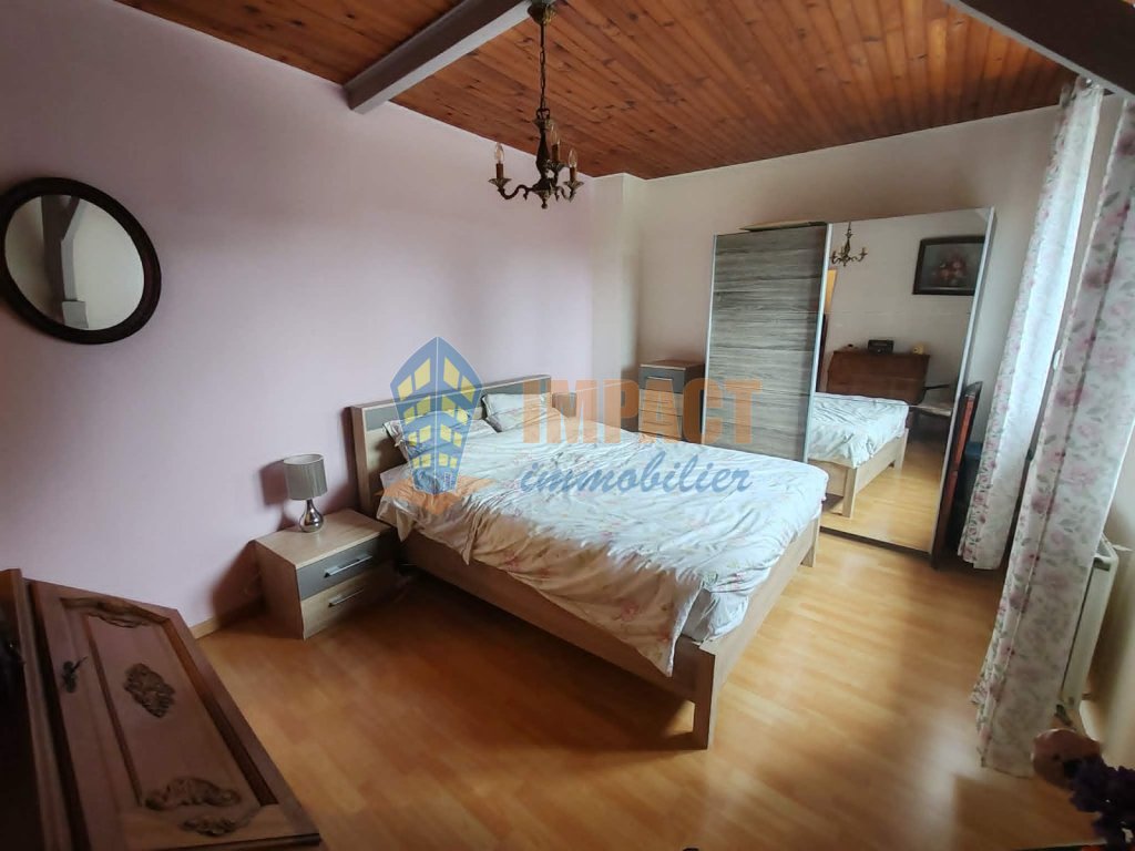 Maison de village, 2 chambres, jardin, parking 2 voitures