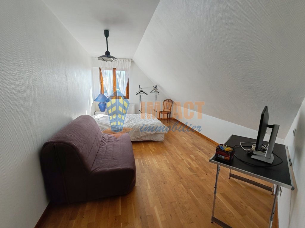 Superbe pavillon individuel de 150m� habitables, 4 chambres, 2 salles de bains, double garage.