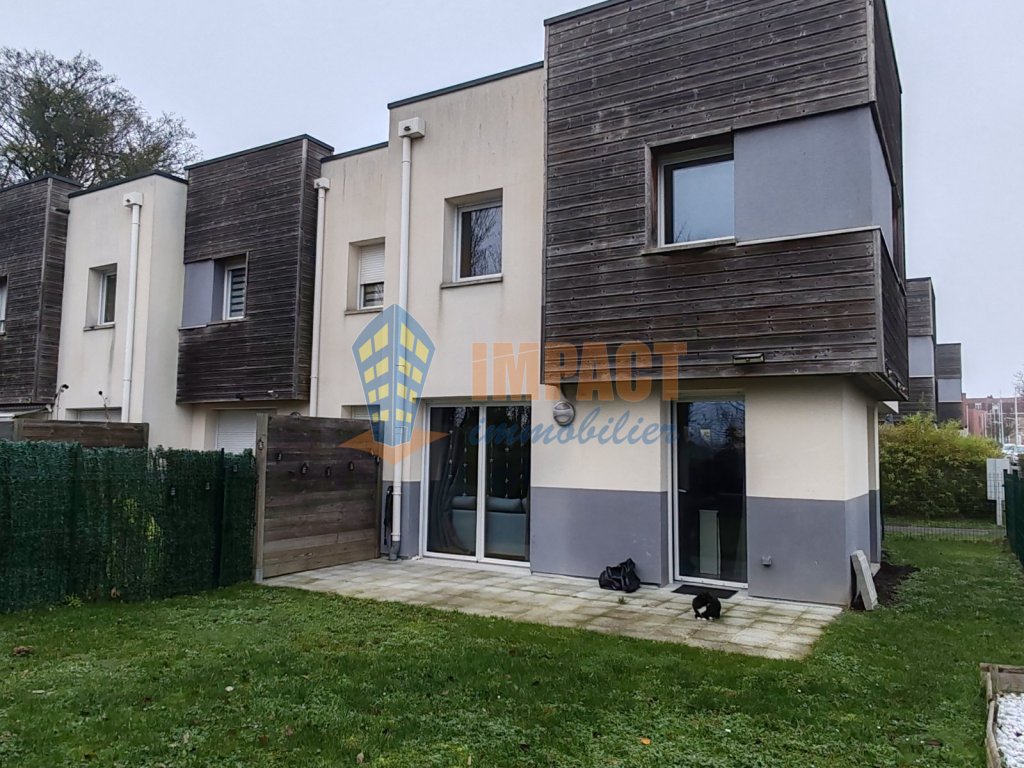 Maison r�cente avec jardin, garage et parking