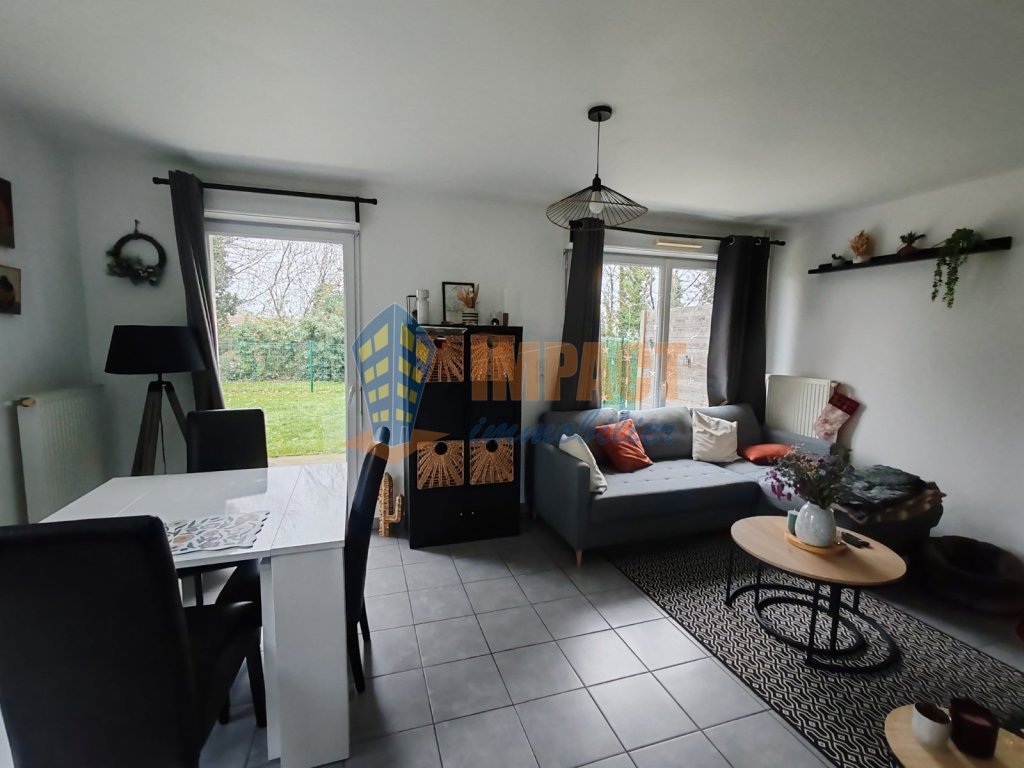 Maison r�cente avec jardin, garage et parking