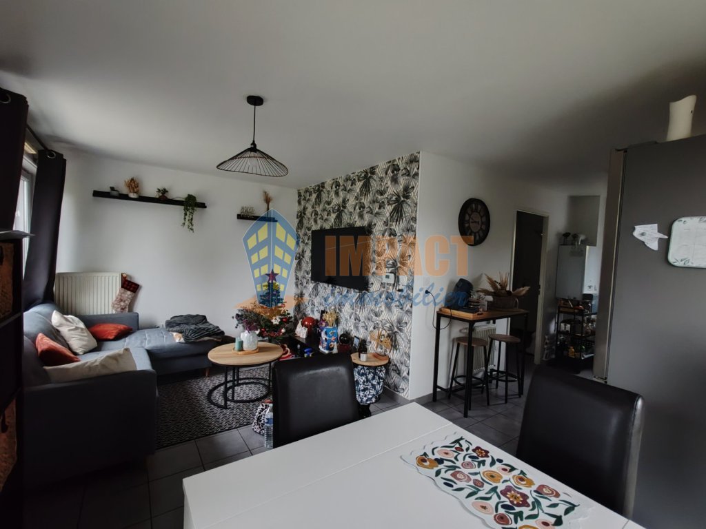 Maison r�cente avec jardin, garage et parking