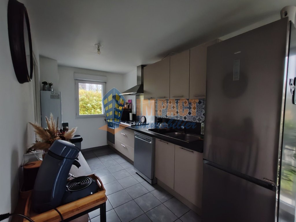 Maison r�cente avec jardin, garage et parking