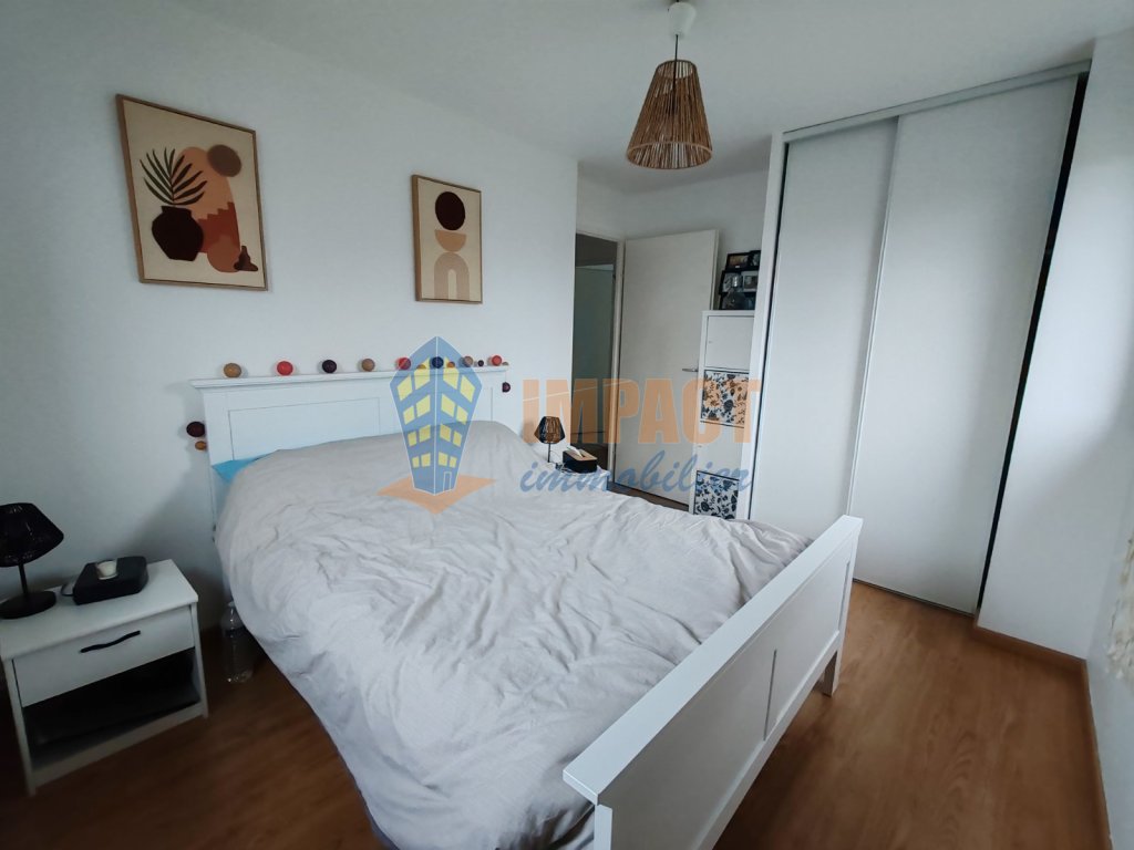 Maison r�cente avec jardin, garage et parking