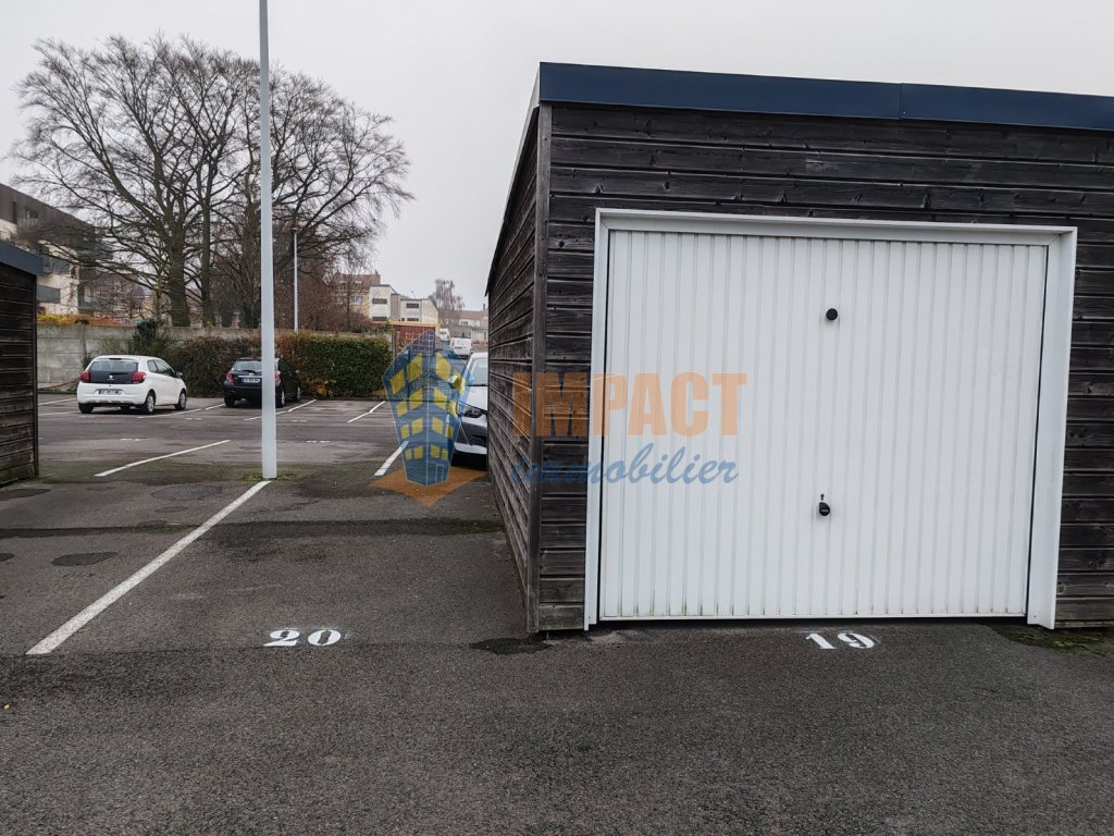 Maison r�cente avec jardin, garage et parking