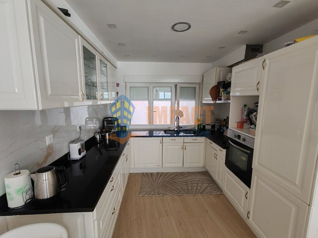Maison familiale 4 chambres, jardin et parking en centre ville