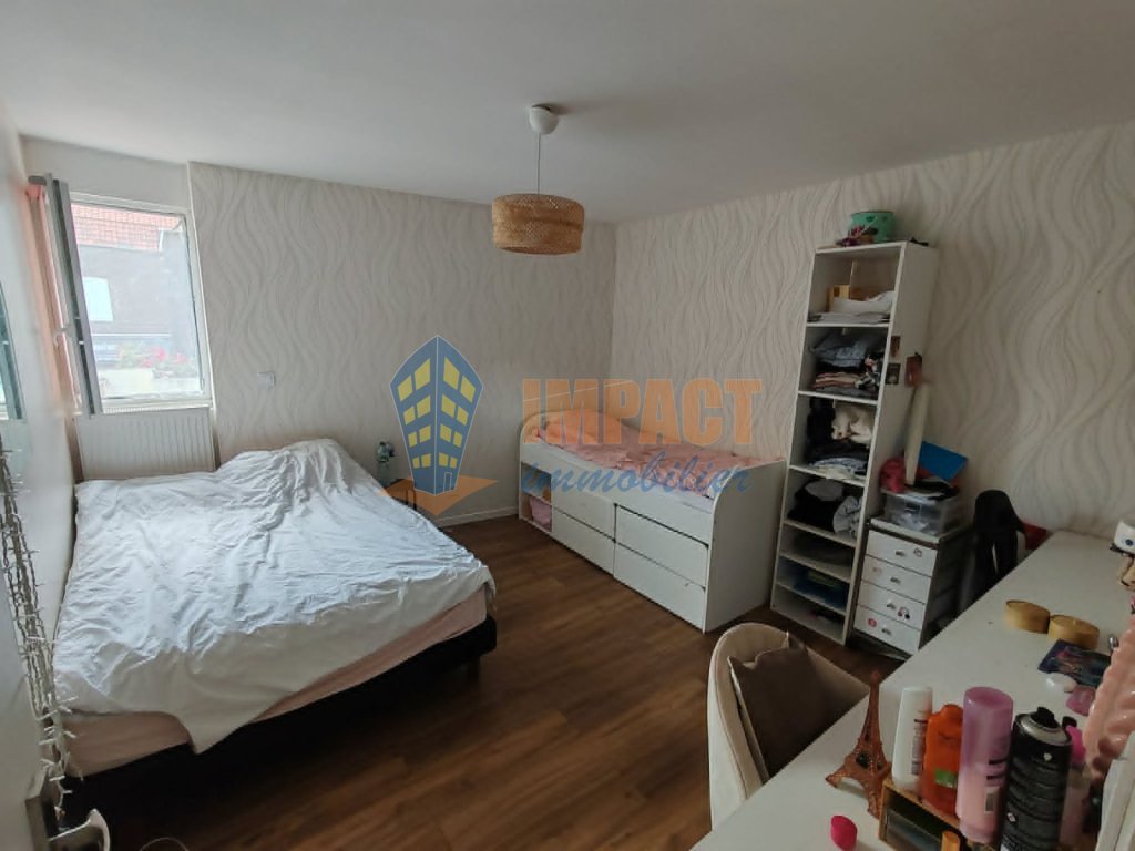 Maison familiale 4 chambres, jardin et parking en centre ville