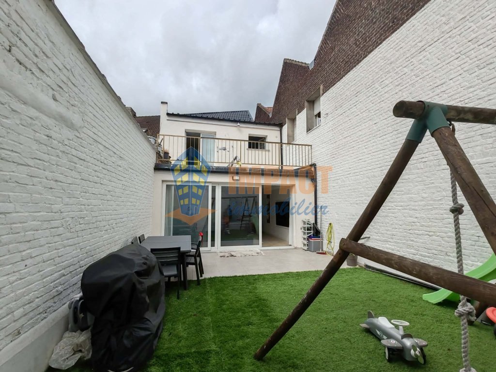 Maison familiale 4 chambres, jardin et parking en centre ville