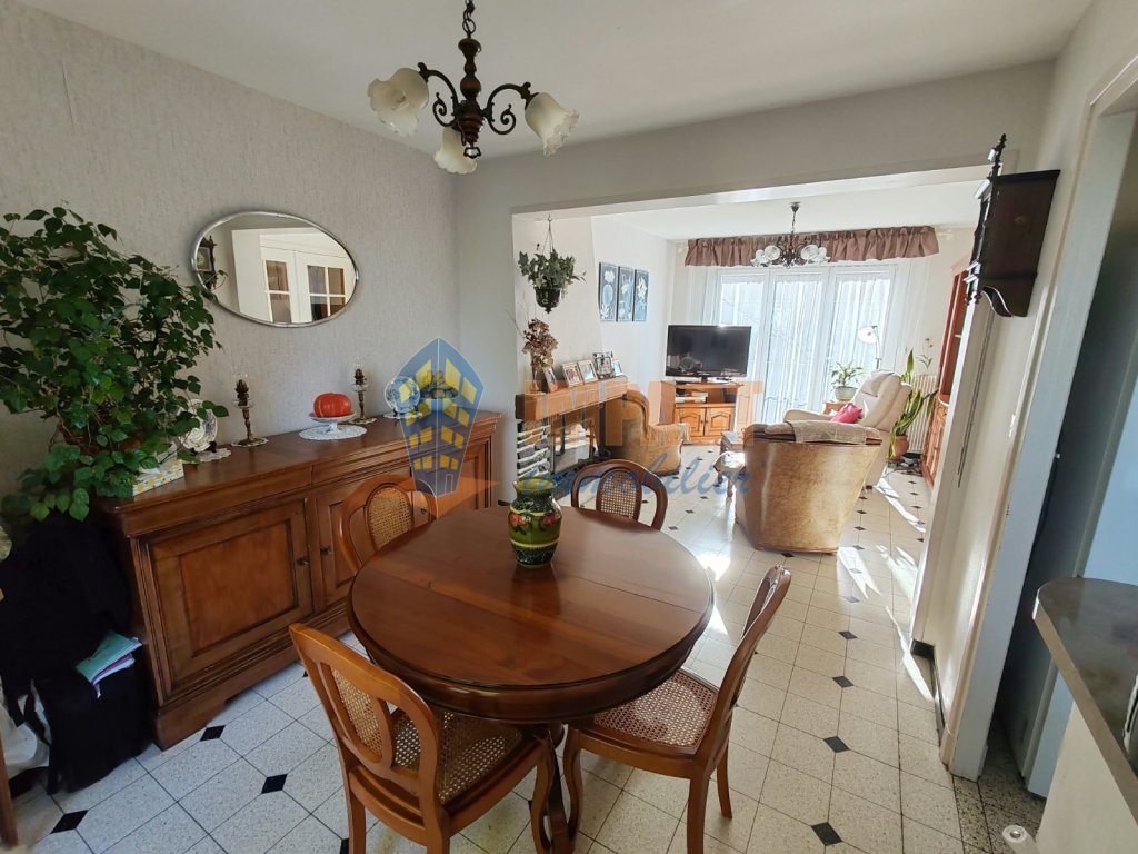 Centre ville, maison 3 chambres, jardin, garage, parking, buanderie