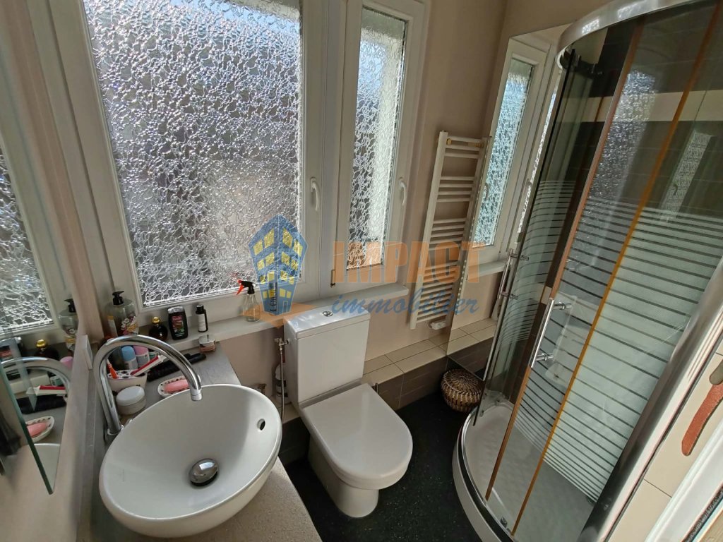 Centre ville, maison 3 chambres, jardin, garage, parking, buanderie