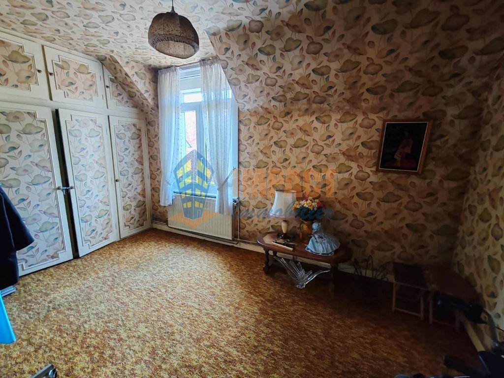 Maison 1930 lumineuse, jardin, 2 chambres, bureau et cave.