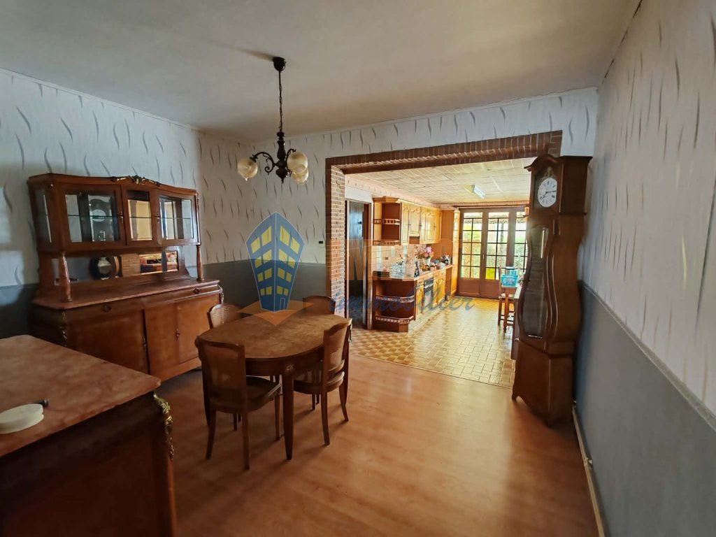 Maison semi mitoyenne en semi plain pied, 3 chambres avec garage et jardin