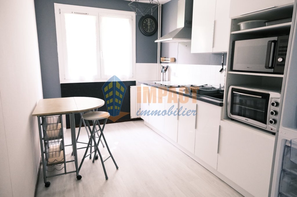 Appartement T2 meublé au 1er étage dans résidence sécurisée avec place de parking