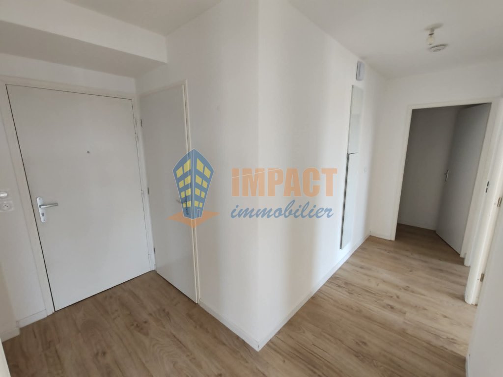 Appartement T3 en centre village situé au 3ème et dernier étage d une résidence de 2023, 2 places de parking