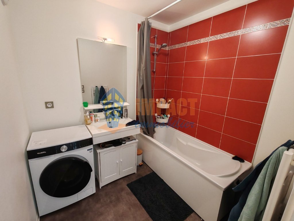 Appartement type 3, balcon, 2 places de parking. vendu lou�