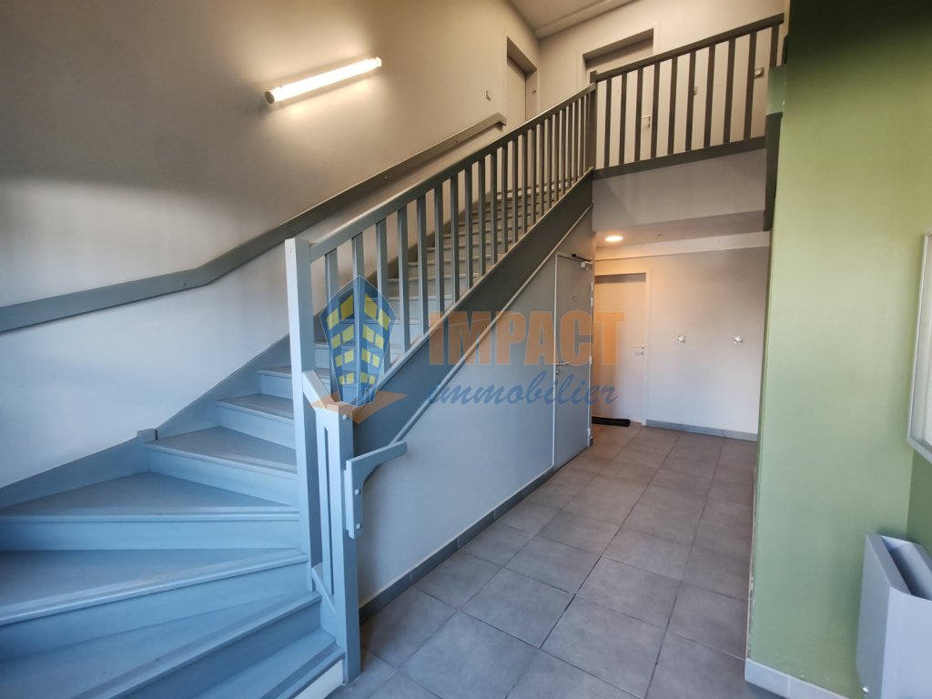 Appartement type 3, balcon, 2 places de parking. vendu lou�